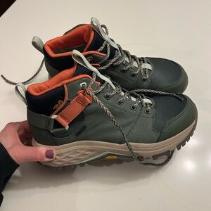 Teva Grandview Hiking Boots Size 8